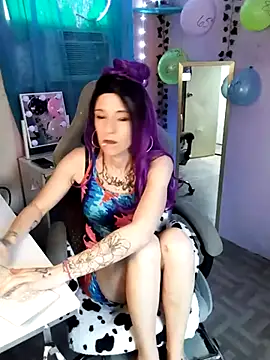 Purple2StayThnxx online show from September 27, 2025, 9:43 pm