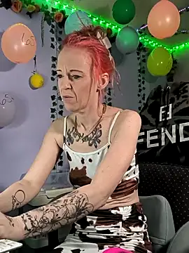 Purple2StayThnxx online show from September 11, 2025, 8:31 pm