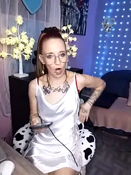 Snapshot of Purple2StayThnxx chatting on February 2, 2026, 1:59 am Purple2StayThnxx online show from February 2, 2026, 1:59 am