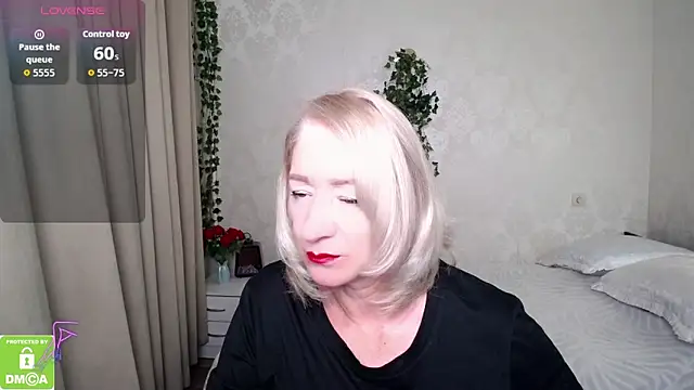 Snapshot of hunters_woman chatting on September 9, 2025, 4:49 pm hunters woman online show from September 9, 2025, 4:49 pm