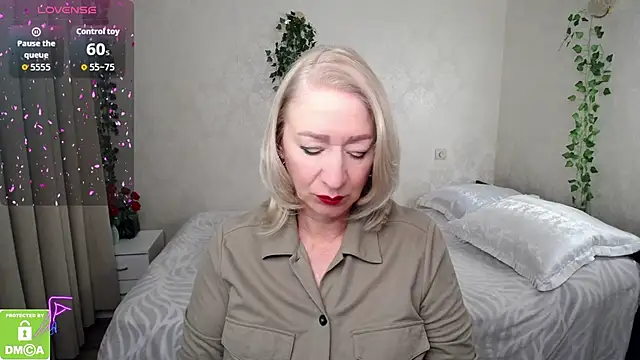 Snapshot of hunters_woman chatting on September 26, 2025, 12:01 pm hunters woman online show from September 26, 2025, 12:01 pm