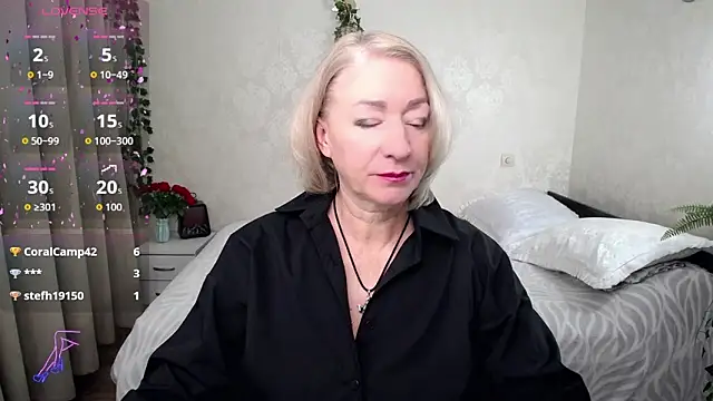 Snapshot of hunters_woman chatting on November 23, 2025, 1:48 am hunters woman online show from November 23, 2025, 1:48 am