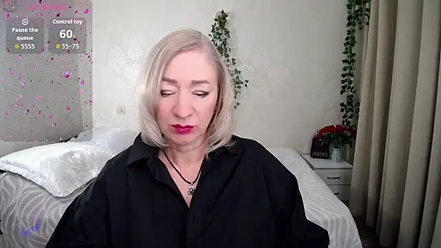 Snapshot of hunters_woman chatting on November 28, 2025, 2:28 pm hunters woman online show from November 28, 2025, 2:28 pm