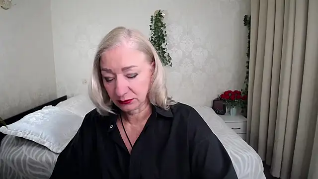 hunters woman online show from February 12, 2026, 5:02 pm