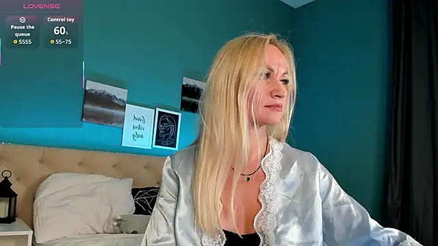 Snapshot of KiraSun chatting on September 24, 2025, 12:22 pm KiraSun online show from September 24, 2025, 12:22 pm