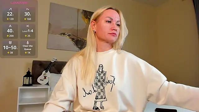 Snapshot of KiraSun chatting on October 16, 2025, 12:02 pm KiraSun online show from October 16, 2025, 12:02 pm