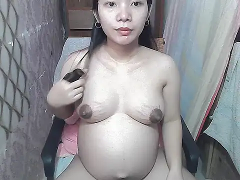 Snapshot of Mypussy4u_29 chatting on November 24, 2025, 5:51 am Mypussy4u 29 online show from November 24, 2025, 5:51 am