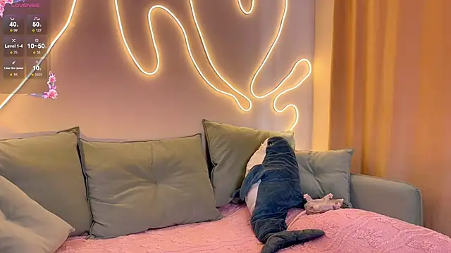 Eva Collinss online show from April 9, 2026, 6:19 am