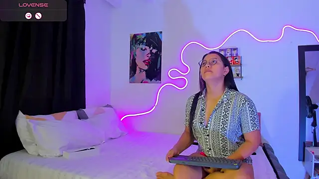 Dilan and Mia online show from October 2, 2025, 5:27 pm