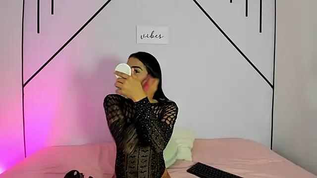 Snapshot of MiahCornell_ chatting on October 1, 2025, 8:02 pm MiahCornell online show from October 1, 2025, 8:02 pm