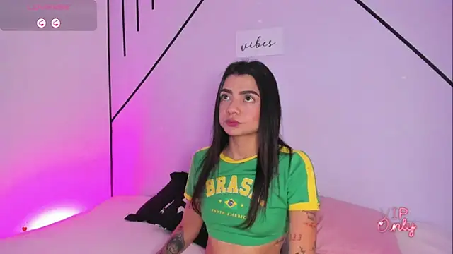 MiahCornell  online show from February 4, 2026, 8:04 pm