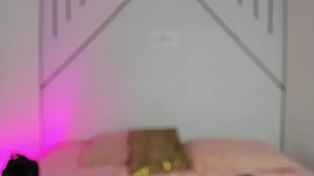 Snapshot of MiahCornell_ chatting on November 12, 2025, 7:18 pm MiahCornell online show from November 12, 2025, 7:18 pm