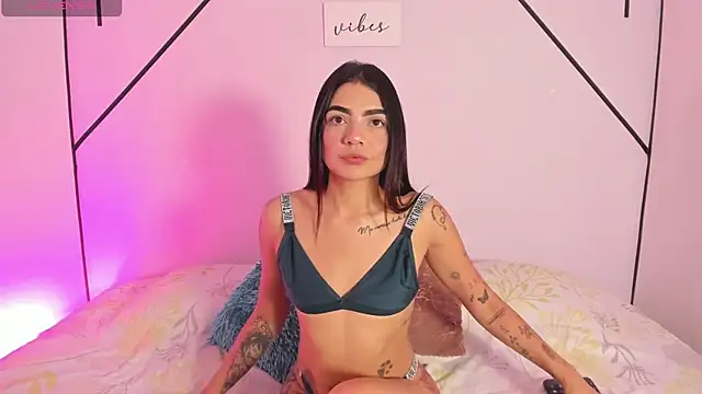 Snapshot of MiahCornell_ chatting on November 26, 2025, 8:42 pm MiahCornell online show from November 26, 2025, 8:42 pm