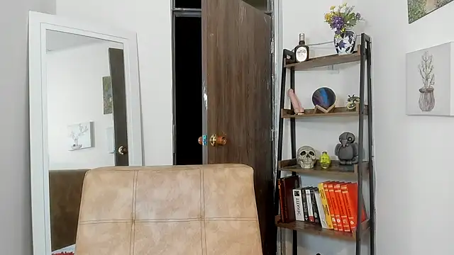 Gia fantasy  online show from October 3, 2025, 10:00 pm