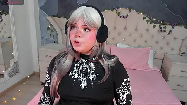 Maxxxine1 online show from April 5, 2026, 12:28 am