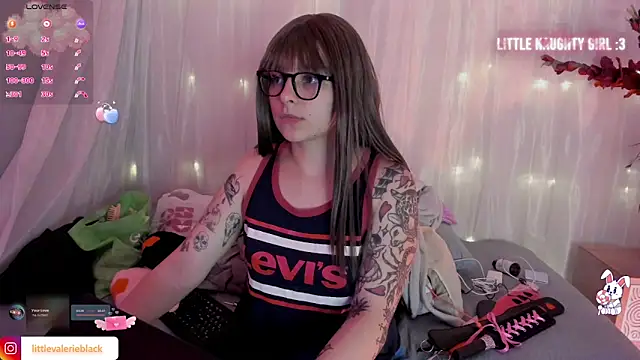 Aurora blaack online show from October 19, 2025, 3:42 am