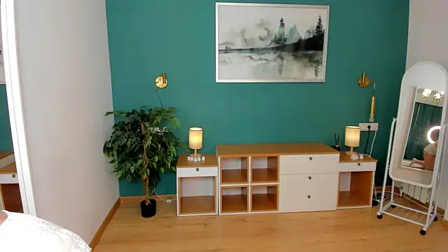 HollisHearl online show from April 23, 2026, 7:59 am