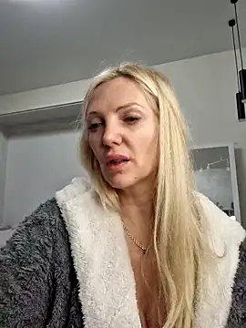 Snapshot of Monna chatting on February 7, 2026, 3:42 pm Monna online show from February 7, 2026, 3:42 pm