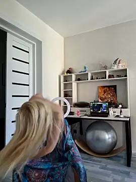 Snapshot of Monna chatting on February 3, 2026, 7:35 am Monna online show from February 3, 2026, 7:35 am