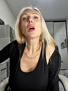 Snapshot of Monna chatting on October 21, 2025, 2:05 pm Monna online show from October 21, 2025, 2:05 pm