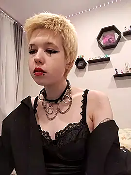 CarolineRichter online show from October 2, 2025, 11:19 pm