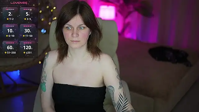 Snapshot of TinaMelt chatting on May 5, 2026, 6:44 pm TinaMelt online show from May 5, 2026, 6:44 pm