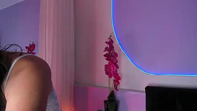  HAANNAH  online show from November 27, 2025, 7:58 pm