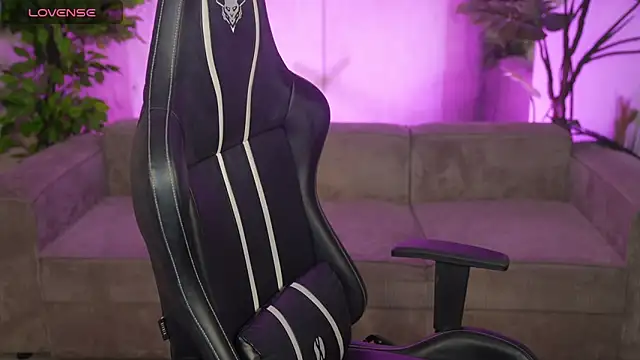 Esmie Smile online show from April 12, 2026, 11:08 pm