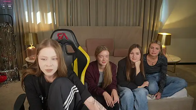 Esmie Smile online show from September 26, 2025, 2:35 pm