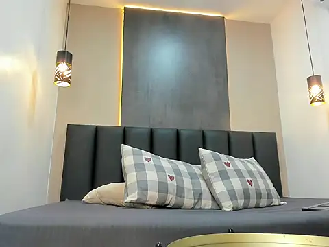 RiriiBrunette   online show from November 8, 2025, 9:18 pm