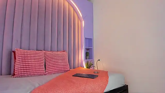 RiriiBrunette   online show from October 16, 2025, 8:39 pm