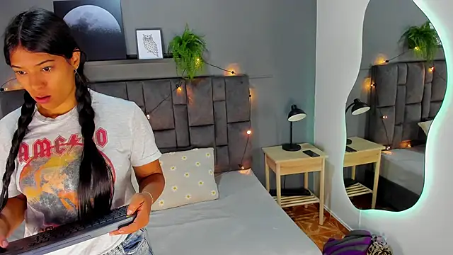 RiriiBrunette   online show from November 20, 2025, 7:36 pm