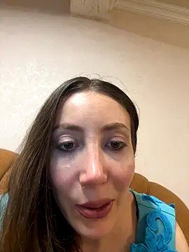 HellaryTourent online show from September 11, 2025, 4:29 pm