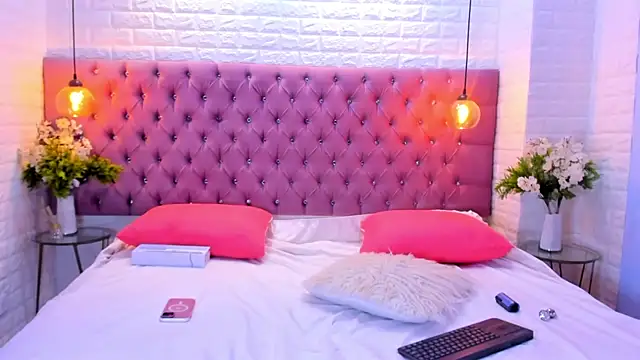 amber sparkle online show from September 18, 2025, 12:52 pm