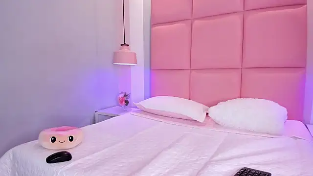 JulianaValencia online show from March 14, 2026, 1:22 am