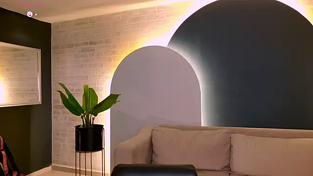 AgathaKondo  online show from October 4, 2025, 8:21 pm