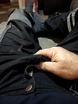 hubbyfun19 online show from April 9, 2026, 6:04 am