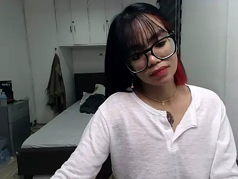 Snapshot of eattmebabyy chatting on April 25, 2026, 11:24 am eattmebabyy online show from April 25, 2026, 11:24 am