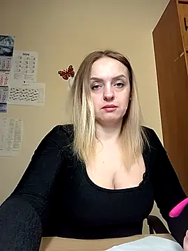 Ami Foxy online show from May 6, 2026, 5:44 am