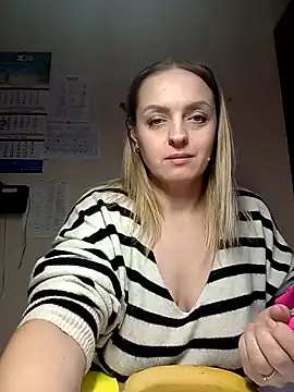 Ami Foxy online show from December 16, 2025, 11:47 am