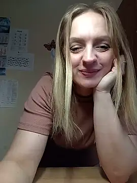 Snapshot of Ami_Foxy chatting on May 19, 2026, 9:49 am Ami Foxy online show from May 19, 2026, 9:49 am