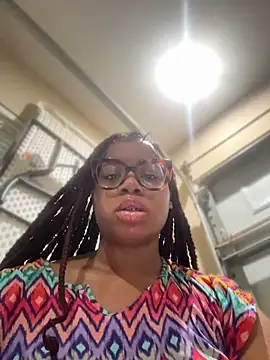 Snapshot of caramel__cremes chatting on May 8, 2026, 11:47 am caramel cremes online show from May 8, 2026, 11:47 am