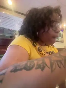 Snapshot of caramel__cremes chatting on May 10, 2026, 12:58 am caramel cremes online show from May 10, 2026, 12:58 am