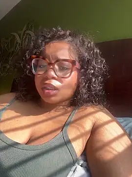 Snapshot of caramel__cremes chatting on May 10, 2026, 2:30 pm caramel cremes online show from May 10, 2026, 2:30 pm