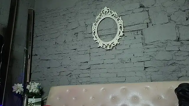 shygurl18 online show from November 6, 2025, 7:56 am