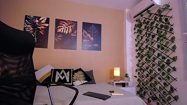 ChristopherBlack  online show from February 19, 2026, 1:30 pm