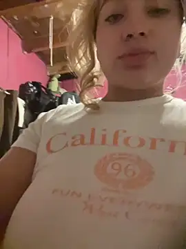 Snapshot of mooniebarbie1 chatting on October 11, 2025, 12:39 pm mooniebarbie1 online show from October 11, 2025, 12:39 pm