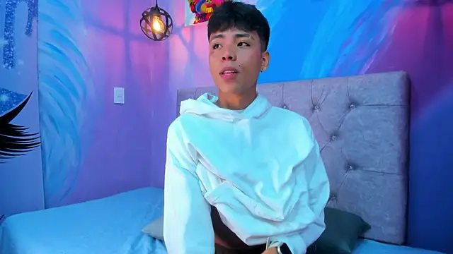 MaxiWildd online show from March 24, 2026, 1:00 pm