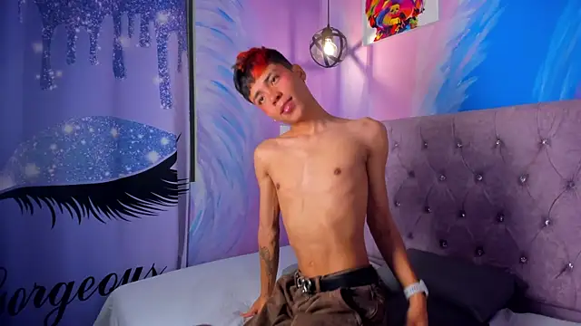 MaxiWildd online show from October 18, 2025, 1:02 pm