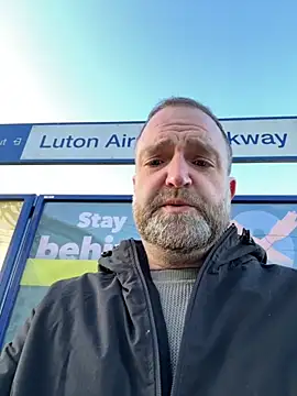 Snapshot of Dilfcam101 chatting on November 17, 2025, 9:13 am Dilfcam101 online show from November 17, 2025, 9:13 am